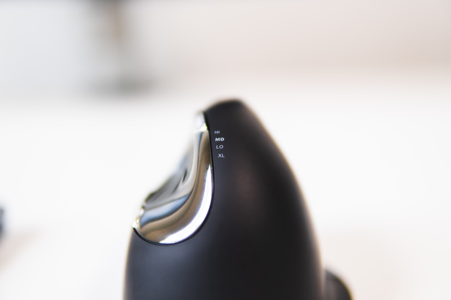 Souris ergonomique verticale Evoluent 4 Sans fil droitier, noir / bleu